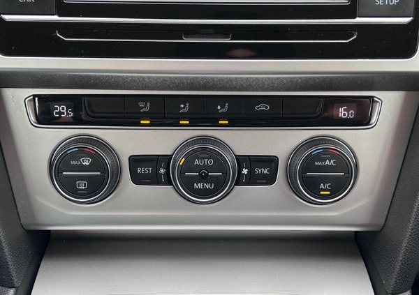 Volkswagen Passat cena 83900 przebieg: 109256, rok produkcji 2018 z Poddębice małe 781